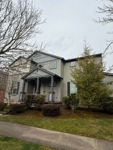 Building Photo - 3395 SE Meadowview Way