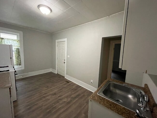 Foto del edificio - 2096 W 93rd St