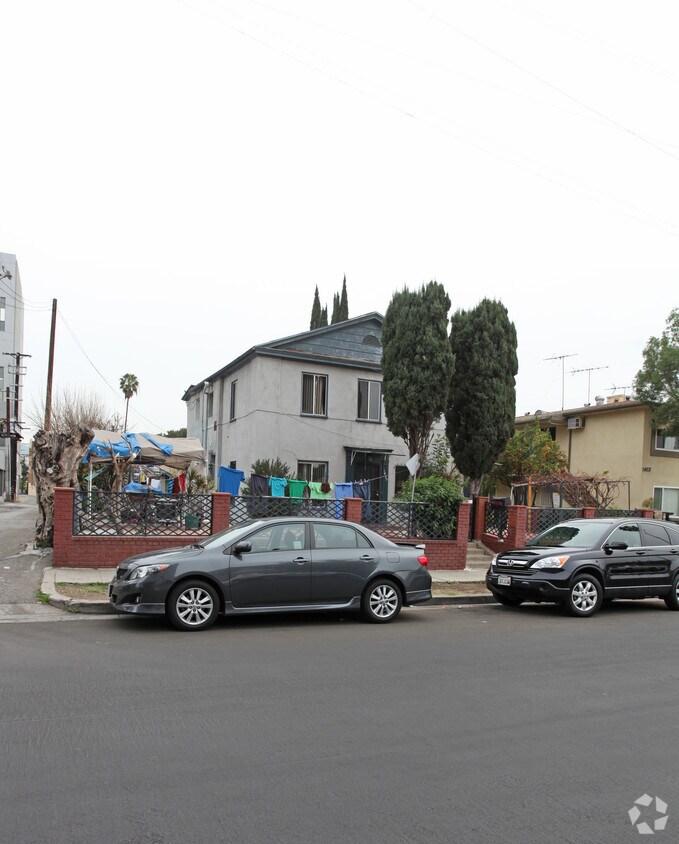 Building Photo - 1428 N Kenmore Ave