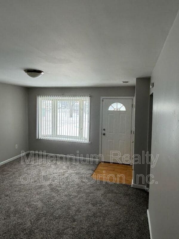 Building Photo - 176 W Princeton Ave