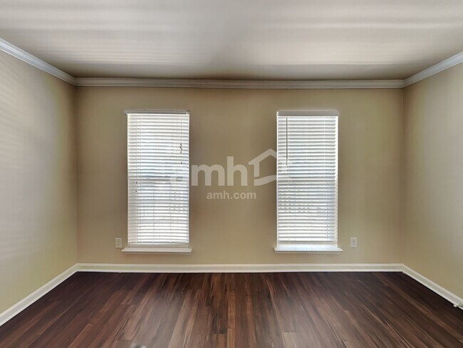 Foto del edificio - 1038 Vanguard Dr