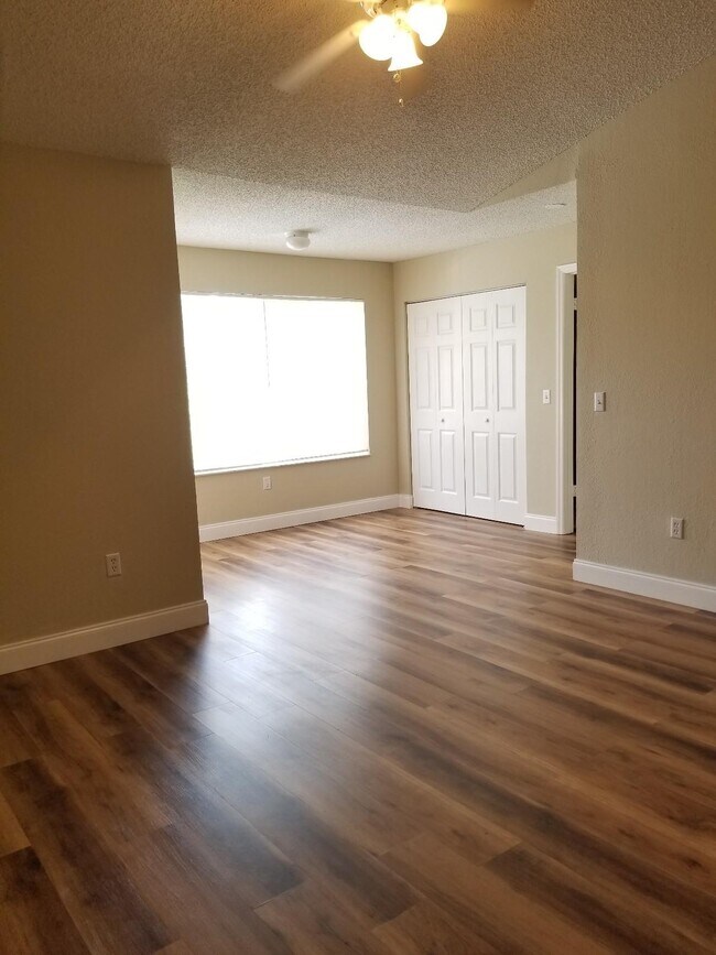 Foto del edificio - 1401 Village Blvd