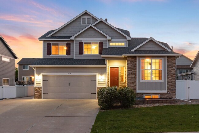 Building Photo - Spacious 4 Bedroom Home in Great Location
