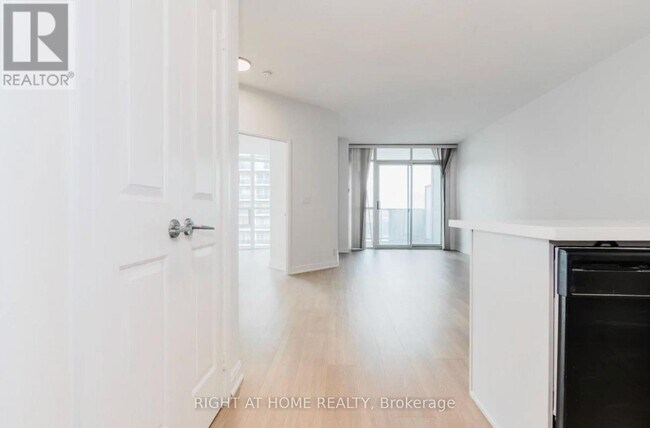 Building Photo - 70 Absolute Ave