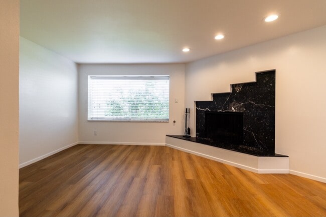 Building Photo - 509 S Gertruda Ave