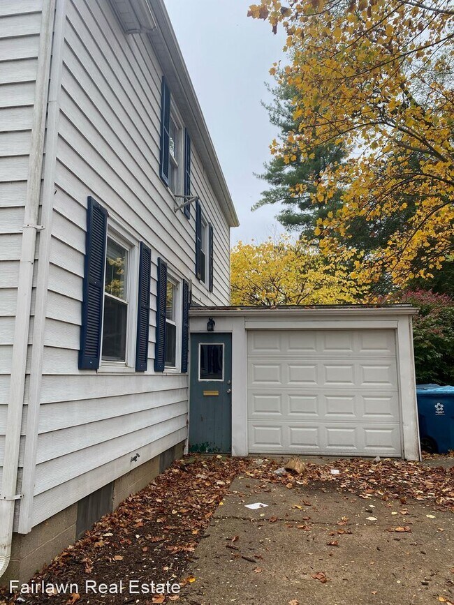 Building Photo - 3 br, 1.5 bath House - 805 Haines