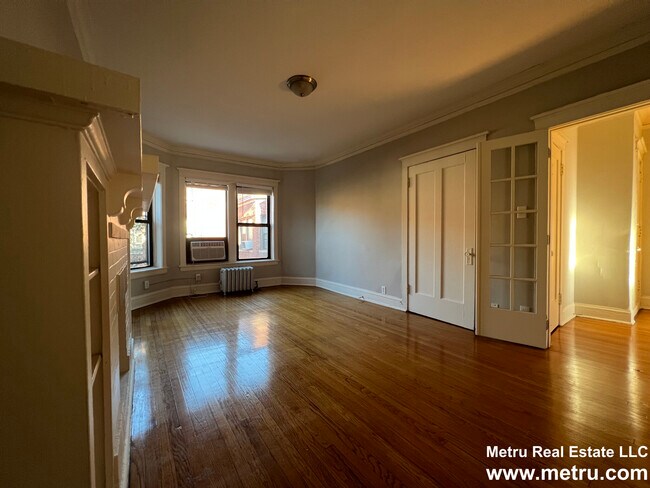 Building Photo - 809 W Cornelia Ave