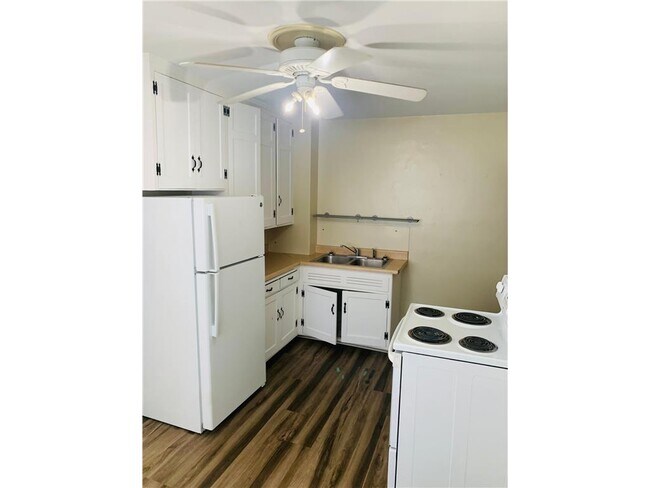 Building Photo - 117 6th Ave N