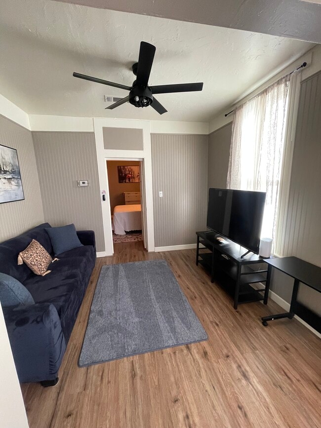 Building Photo - 230 W Myrtle St