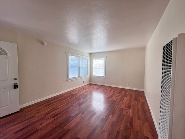 Building Photo - BRIGHT & SPACIOUS 1 BEDROOM/1 BATH AVAILABLE TO RENT IN HAYWARD!!!!