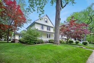Building Photo - 155 Sunset Ln
