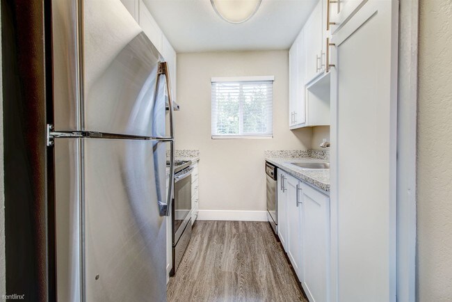 Building Photo - 2 br, 1 bath  - 1025 35th Ave Apt 4