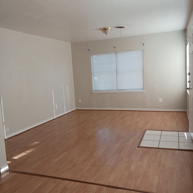 Building Photo - 4304 S Polk St