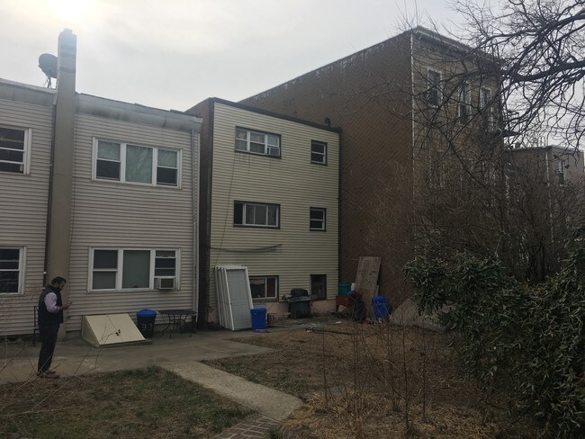 Building Photo - 26 Beacon Ave