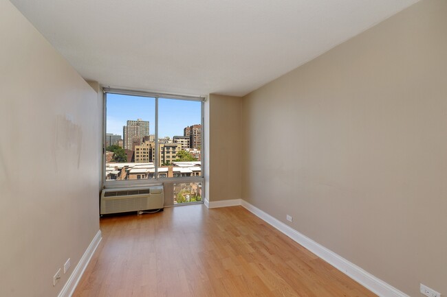 Foto del edificio - 450 W Briar Pl