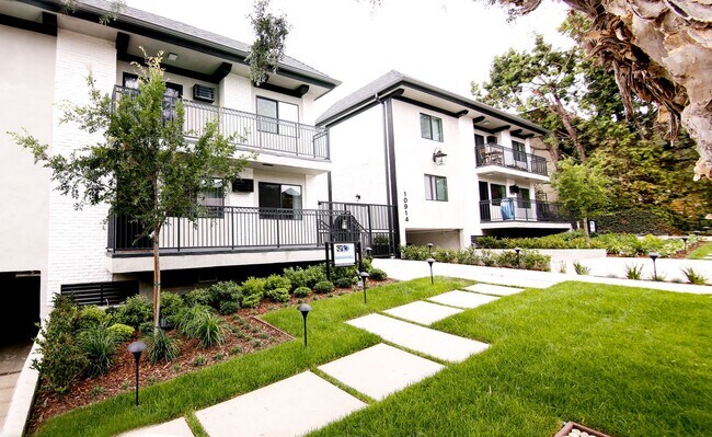 Foto del edificio - 10914 Rose Ave