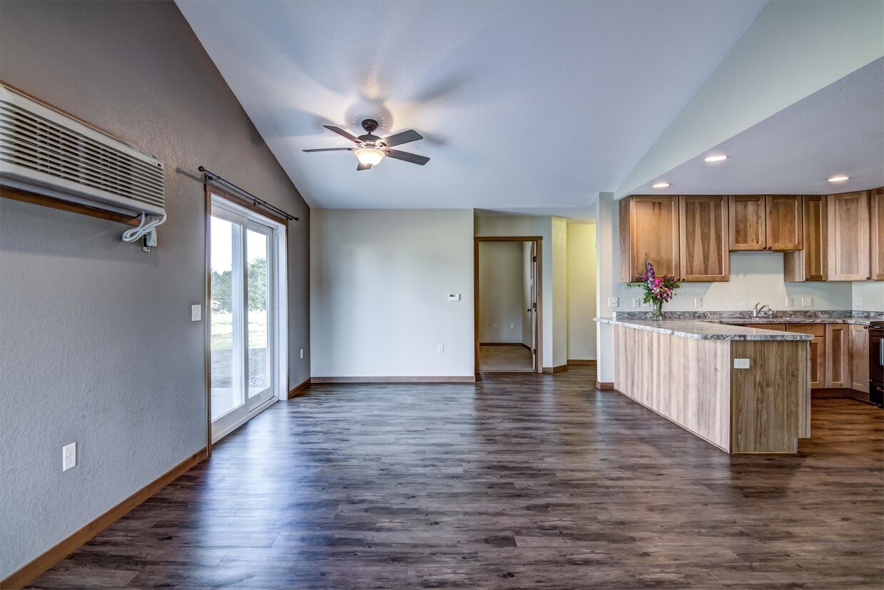 Foto principal - 18960 62nd Ave