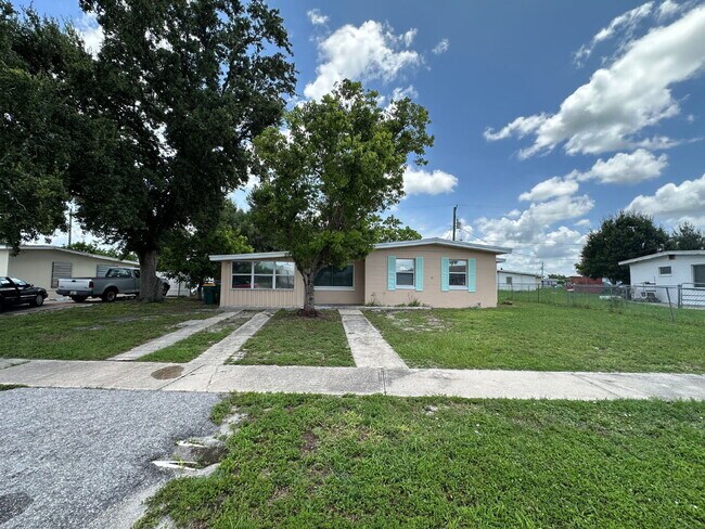 Building Photo - Charming 3 Bedroom, 1 Bath Home in Port Ch...