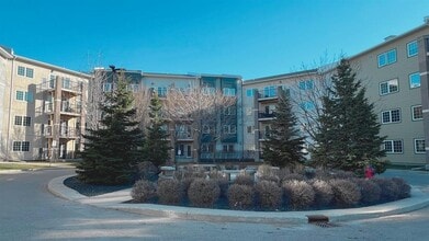 Building Photo - 25 Bridgeland Dr N