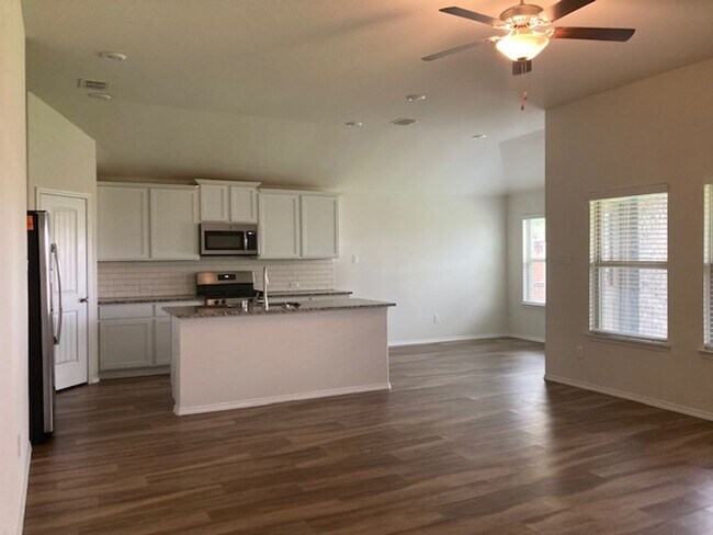 Foto del edificio - House For Lease in Cross Roads