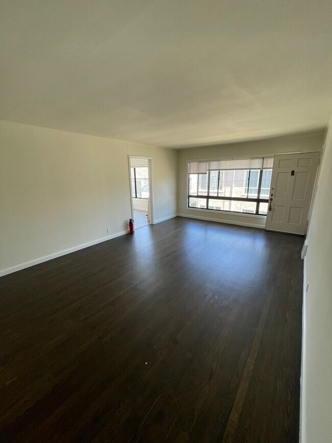 Foto del edificio - 208-212 Pinehurst Way