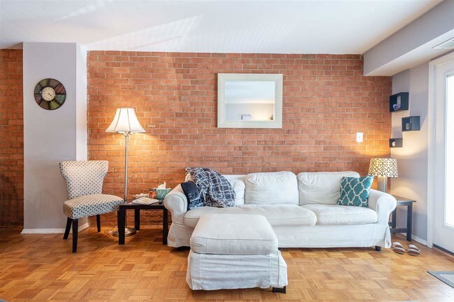 Foto del edificio - 1800 Jefferson Park Ave