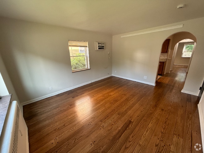 Building Photo - 3002 Glenway Ave