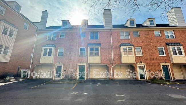 Building Photo - 519 W 20th St