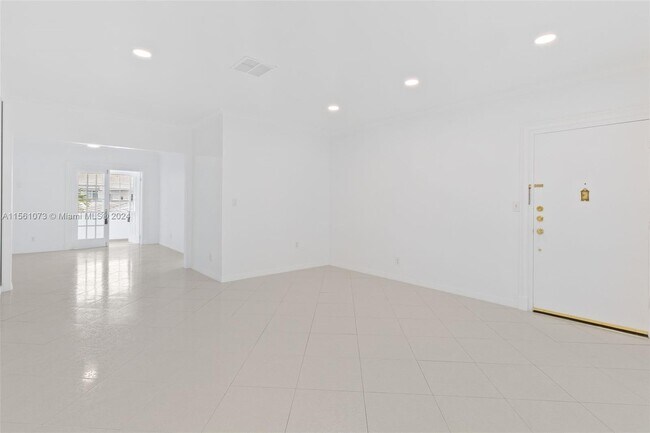 Building Photo - 925 Palermo Ave