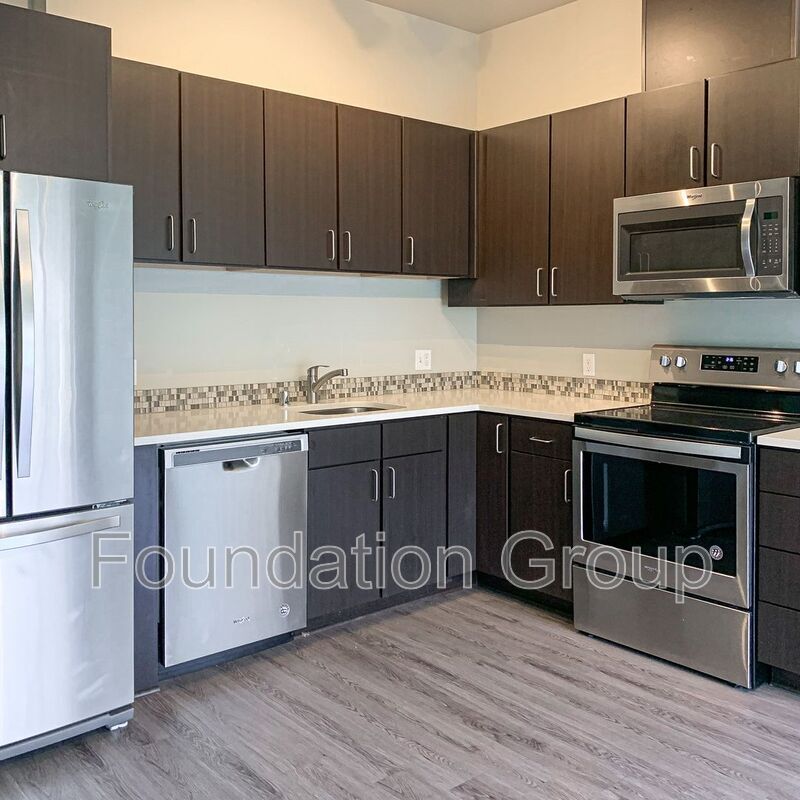 Foto principal - 2400 E Boston St