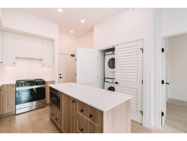 Photo du bâtiment - 19985-19976 76 Ave