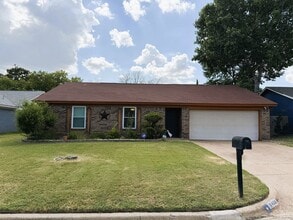 Building Photo - 6406 Willow Springs Dr