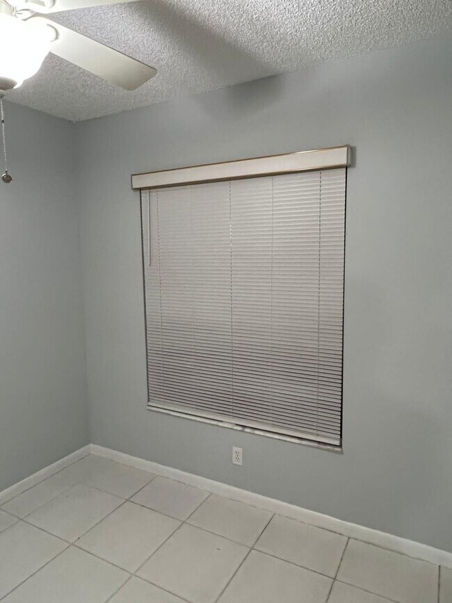 Foto del edificio - 2335 SW 22nd Ave