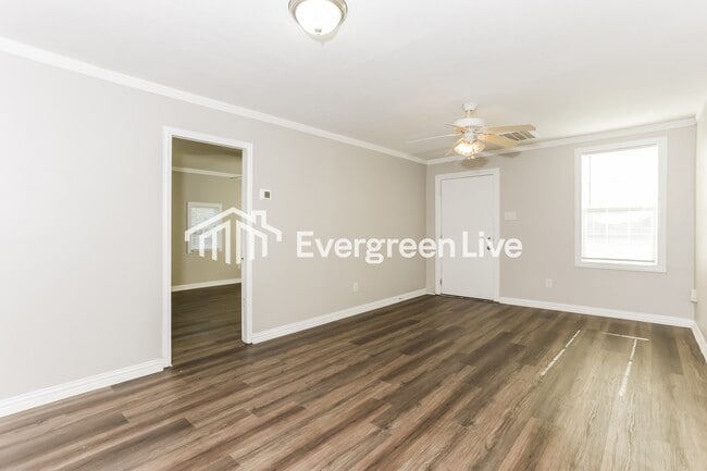 Foto del edificio - 8914 Cardella Ave