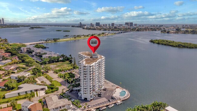 Foto del edificio - 11930 N Bayshore Dr