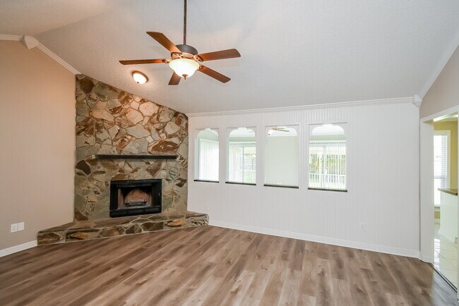 Foto del edificio - 1755 Farm Way