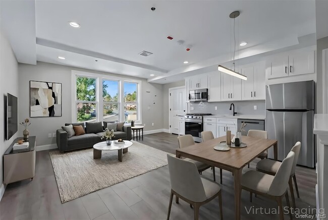 Building Photo - 110 School St