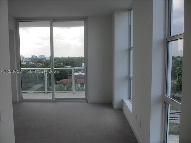 Foto del edificio - 4250 Biscayne Blvd