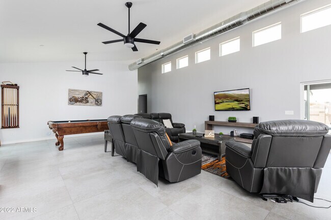 Foto del edificio - 3043 N 85th Pl