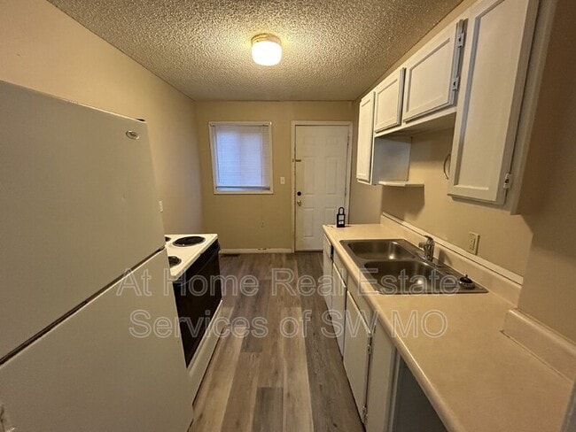 Foto del edificio - 311 W Grand St