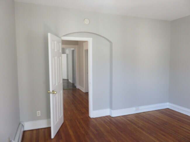 Building Photo - 442 Poplar St