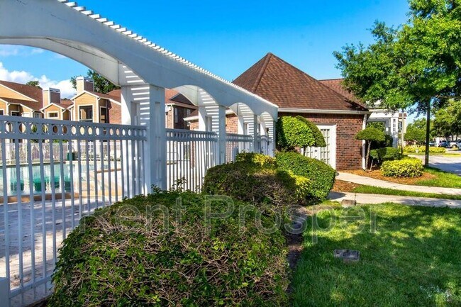 Foto del edificio - 5601 Rosebriar Way