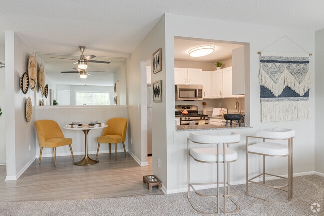 2BR,2BA - 1125SF - Dining - ReNew PARKone