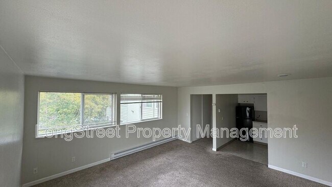 Building Photo - 915 SW Adams Ave