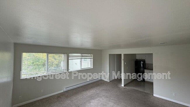 Building Photo - 915 SW Adams Ave