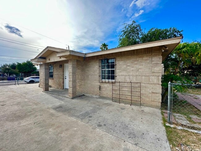 Building Photo - 3703 Flores Ave