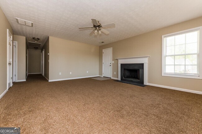 Building Photo - 55 Amber Way