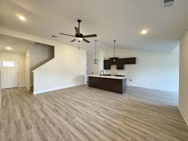 Building Photo - 2102 Melanie Dr