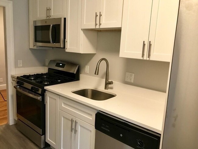 Building Photo - 14 Mount Ida St