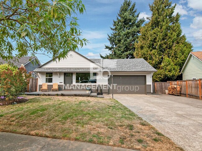 Building Photo - Light & Bright Modern Daylight Ranch Loade...